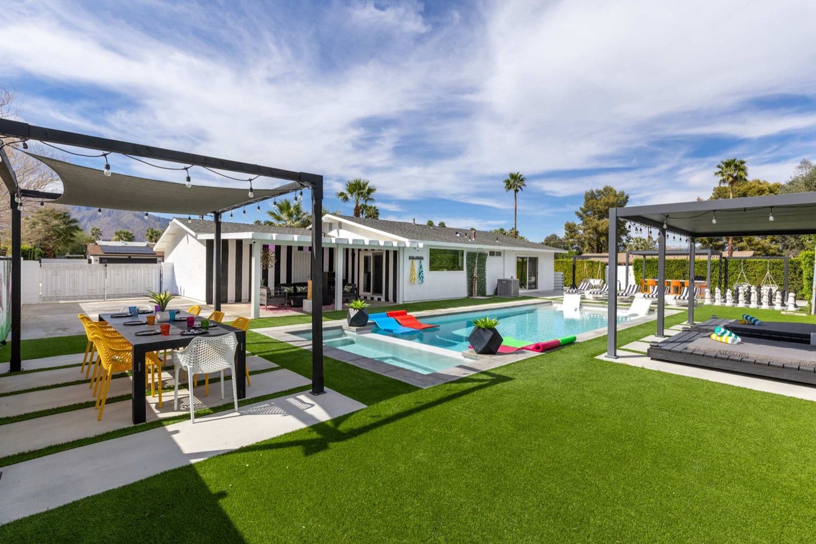 Palm Springs House: 2380 N San Antonio Rd