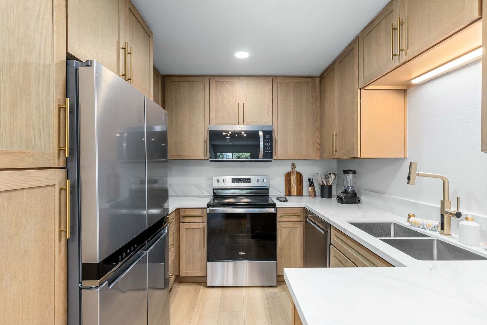 San Diego House: 6757 Friars Rd
