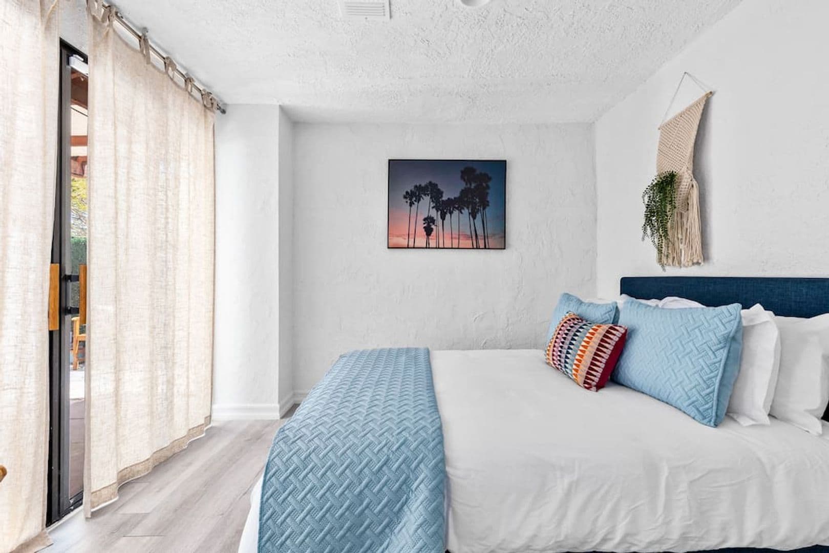 Palm Springs House: 2184 E Powell Rd
