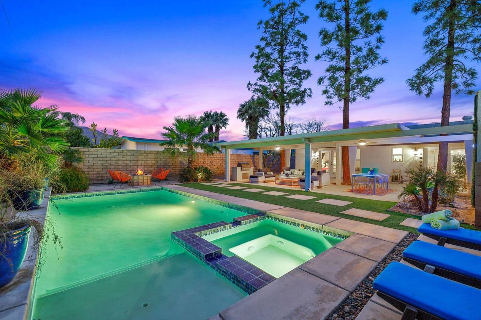 Palm Springs House: 2525 N Cerritos Rd