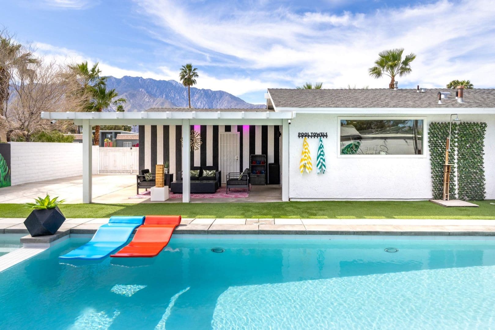 Palm Springs House: 2380 N San Antonio Rd