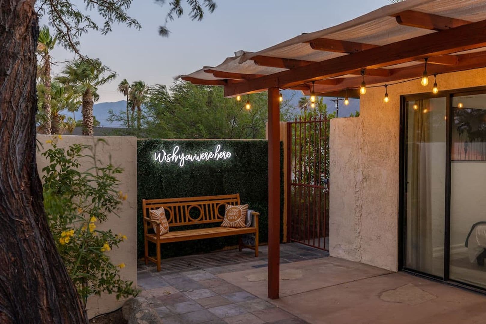 Palm Springs House: 2184 E Powell Rd