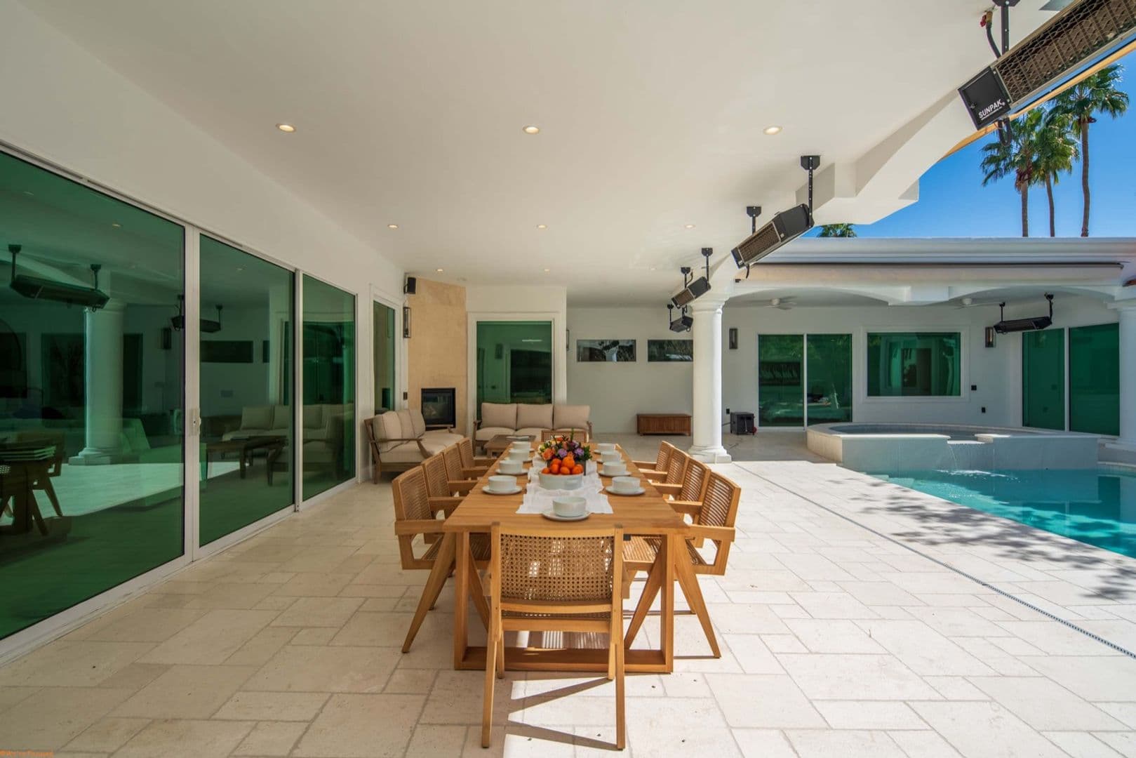 Palm Springs House: 875 Tamarisk Rd