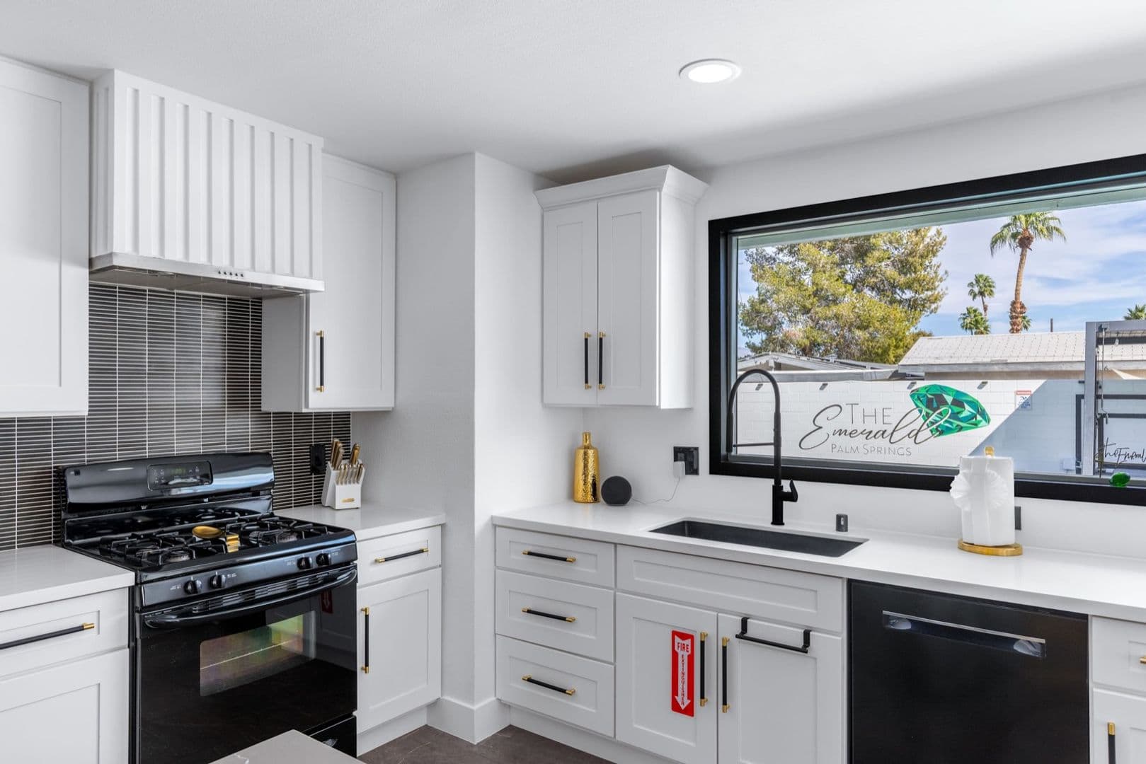 Palm Springs House: 2380 N San Antonio Rd