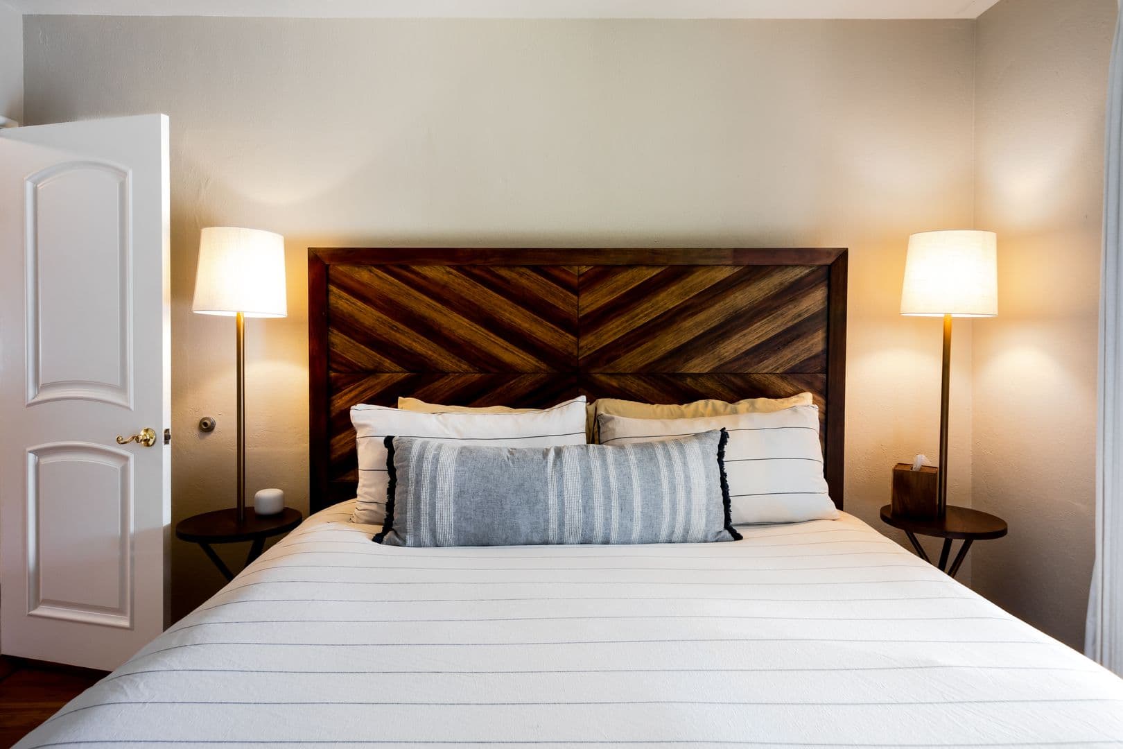Palm Springs House: 477 East Via Colusa