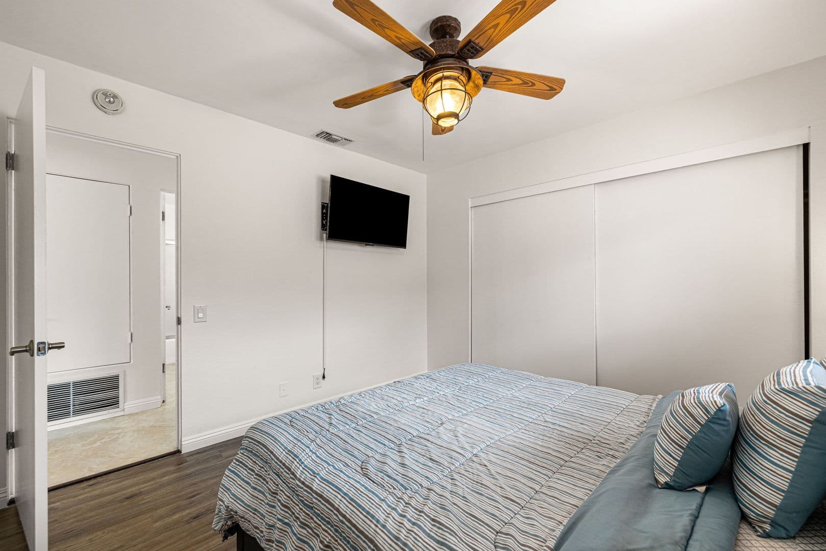 Palm Springs House: 2290 N Victoria Rd