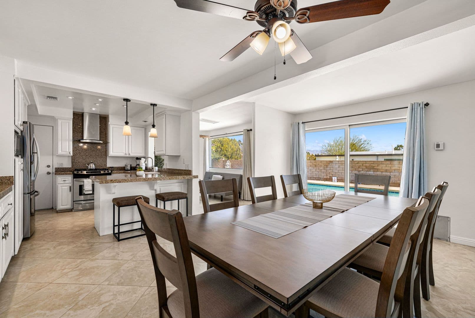 Palm Springs House: 2290 N Victoria Rd