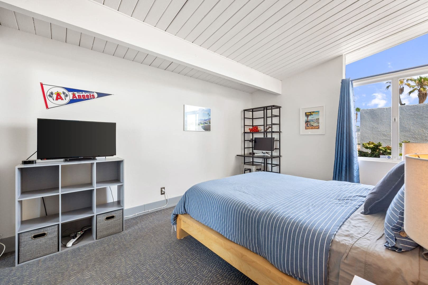 Palm Springs House: 915 E Racquet Club Rd