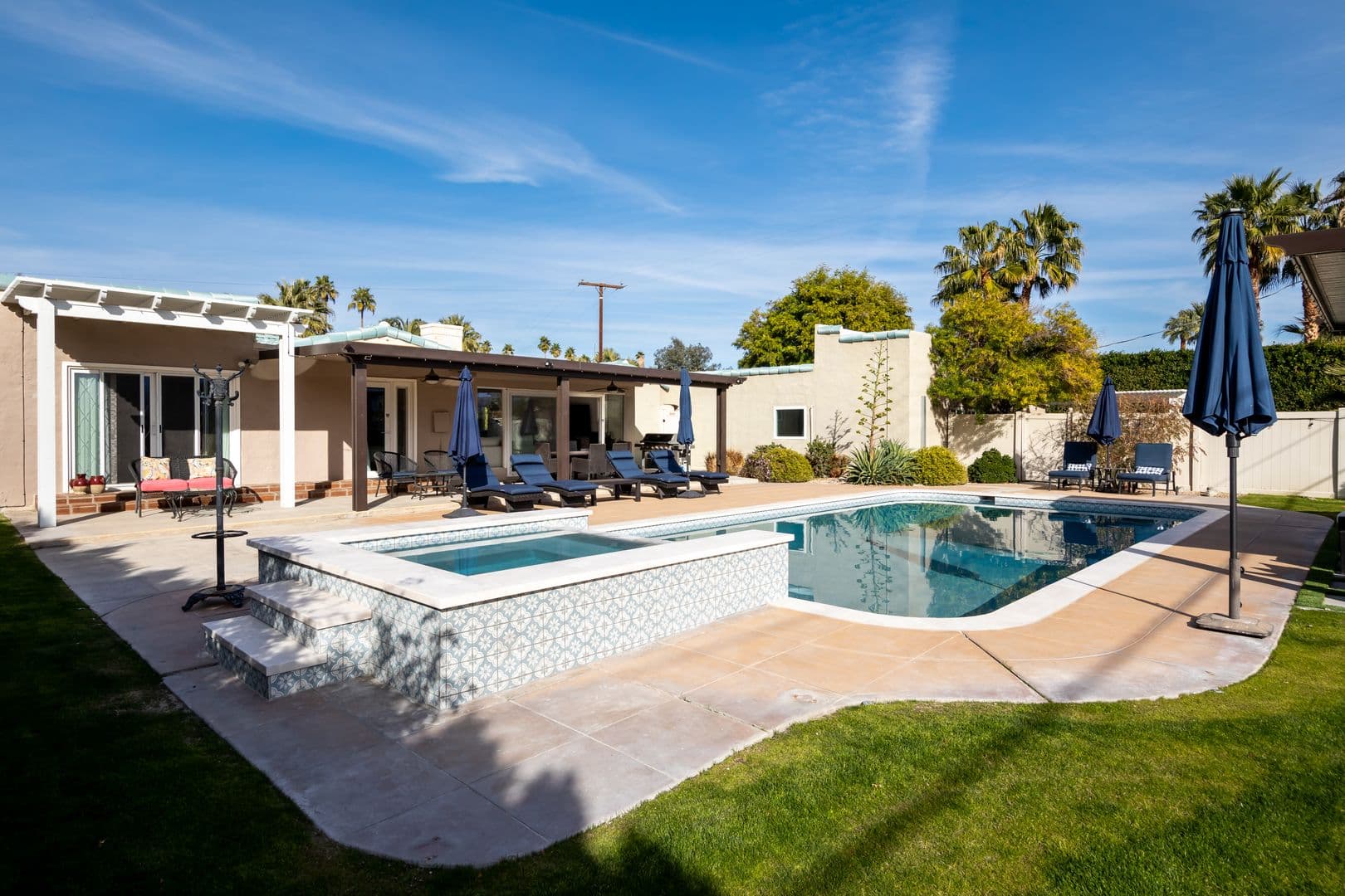 Palm Springs House: 477 East Via Colusa