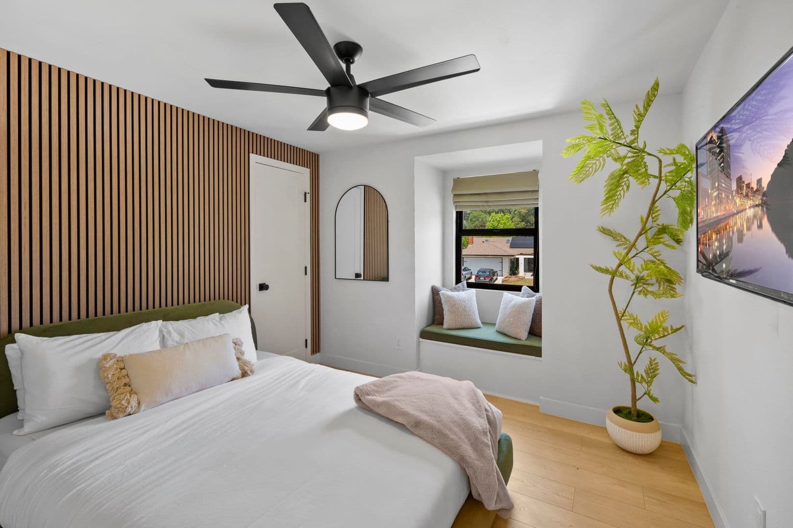 San Diego House: 5865 Cozzens Street