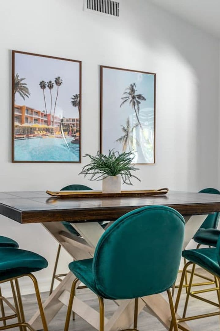 Palm Springs House: 2184 E Powell Rd