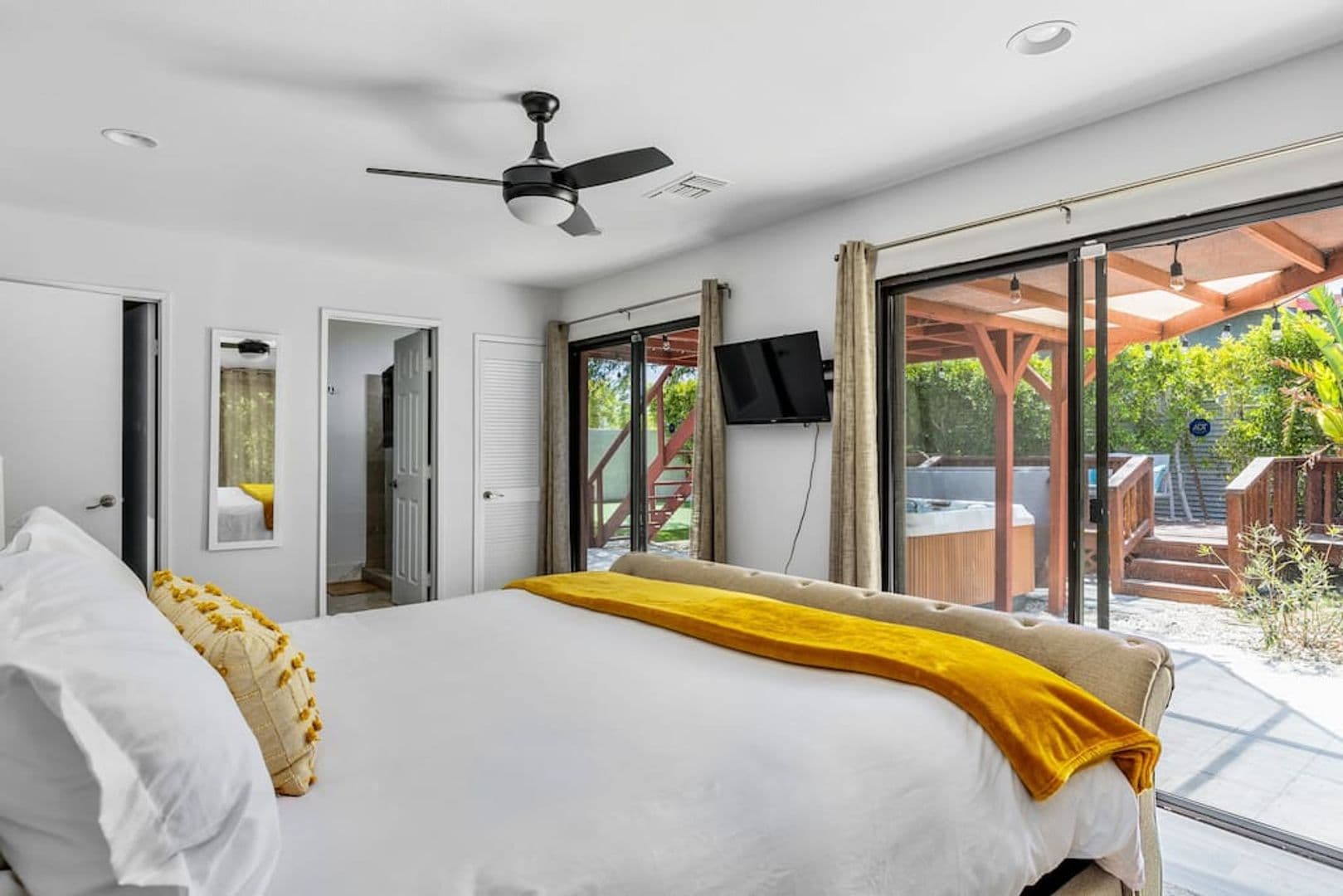 Palm Springs House: 2184 E Powell Rd