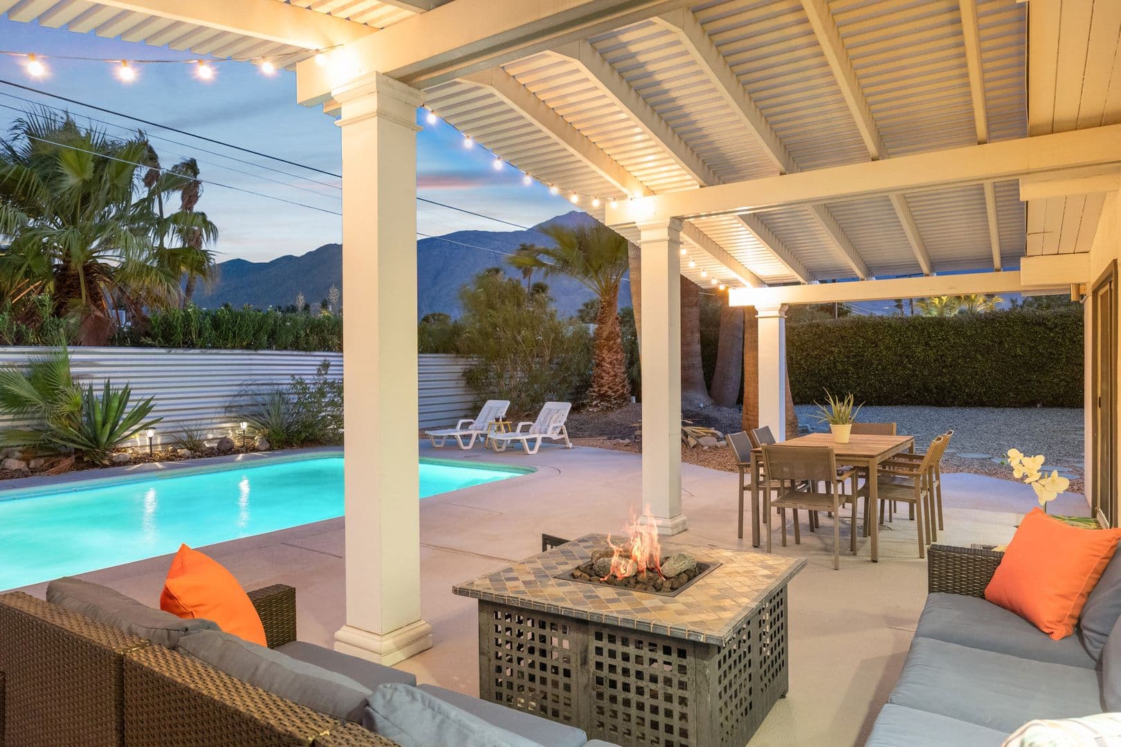 Palm Springs House: 915 E Racquet Club Rd