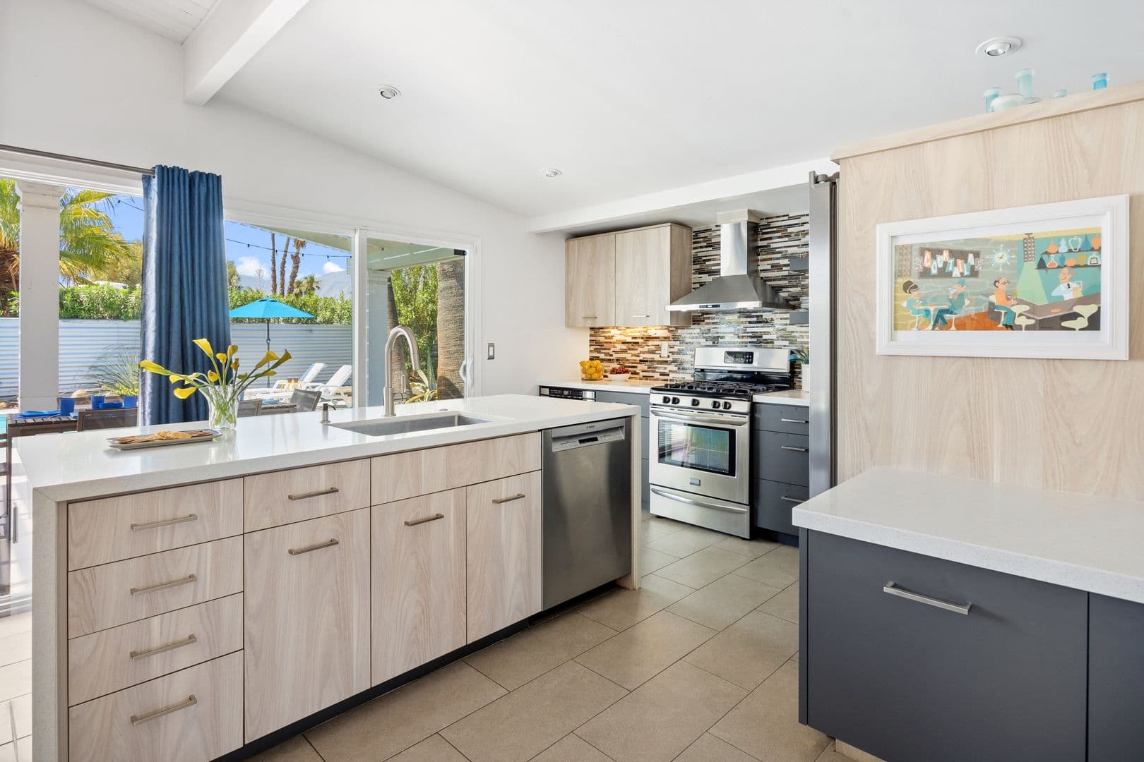 Palm Springs House: 915 E Racquet Club Rd