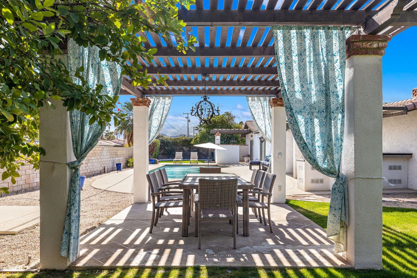Palm Springs House: 2290 N Victoria Rd