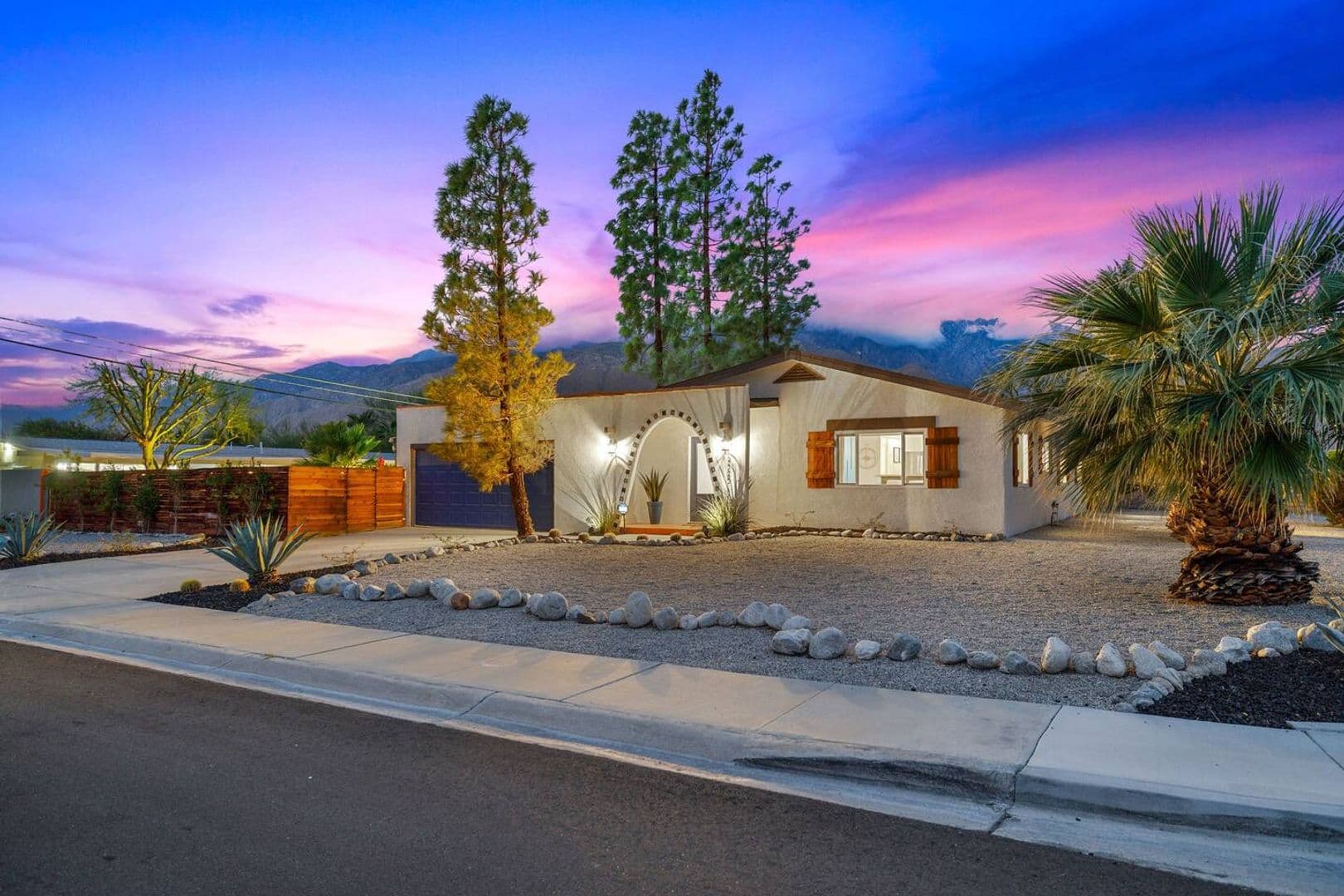 Palm Springs House: 2525 N Cerritos Rd