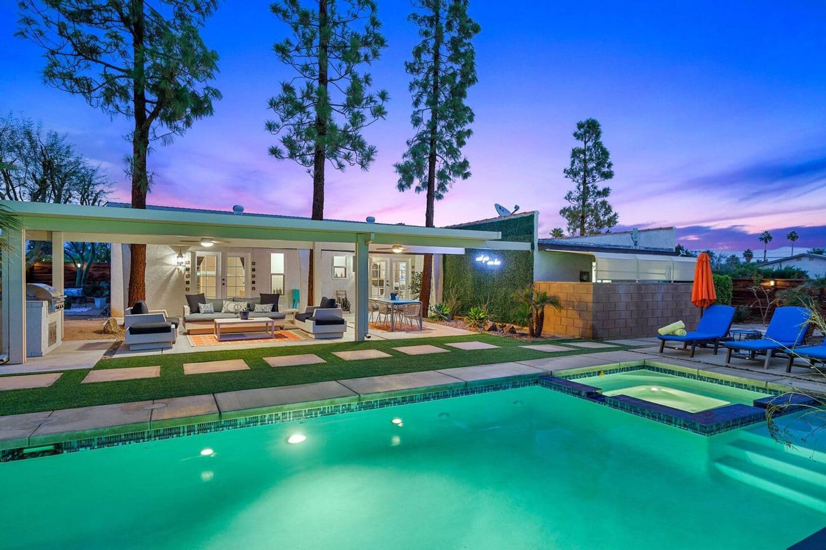 Palm Springs House: 2525 N Cerritos Rd