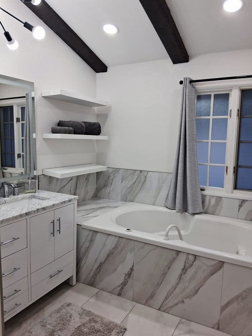 Fallbrook House: 1412 El Nido Dr