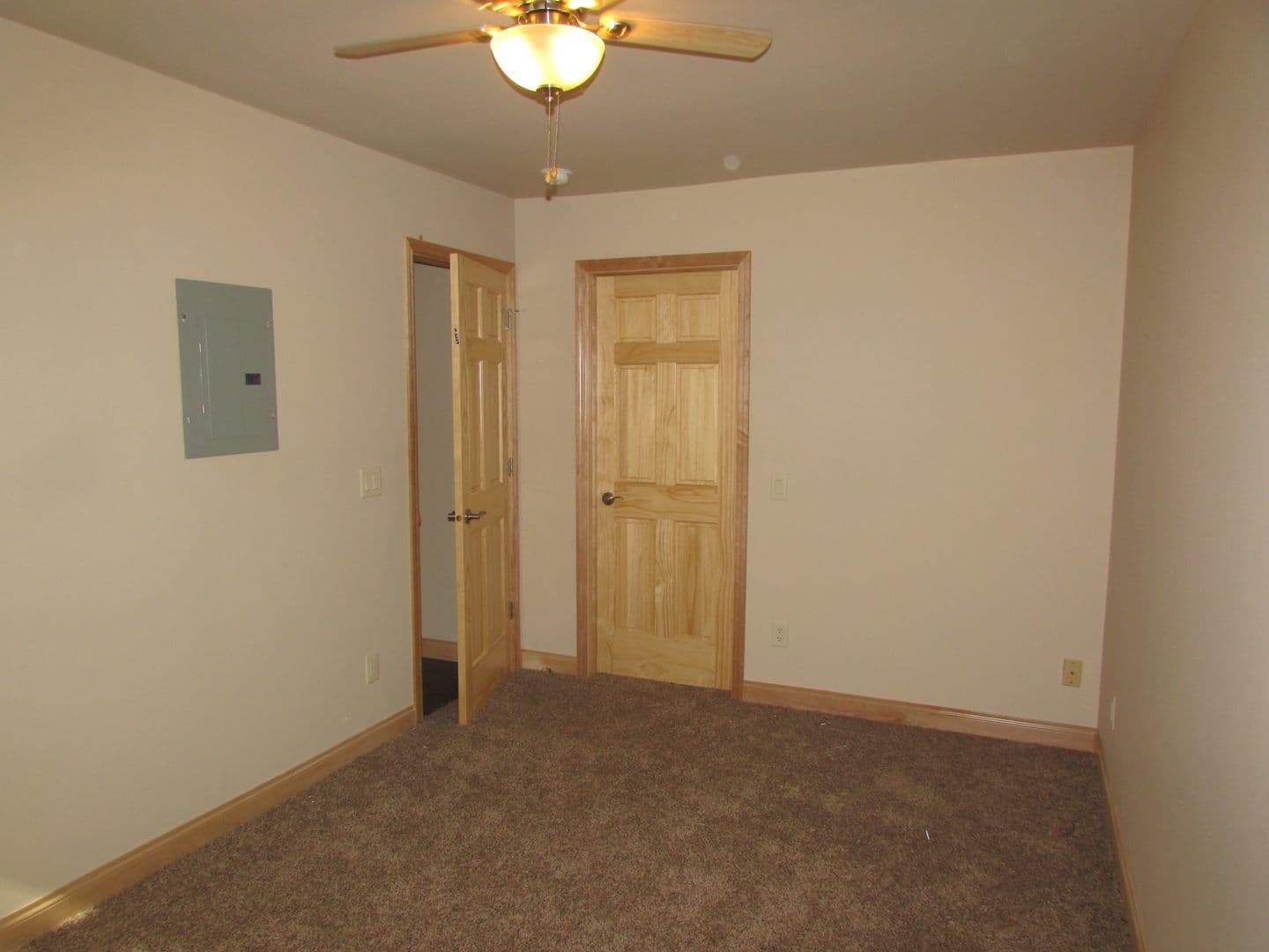 Middleton Apartment: 2118 Allen Boulevard