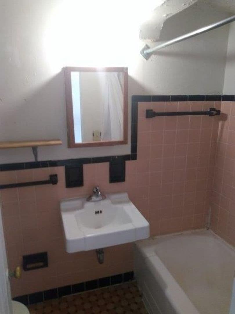 Madison Apartment: 1035 Spaight Street