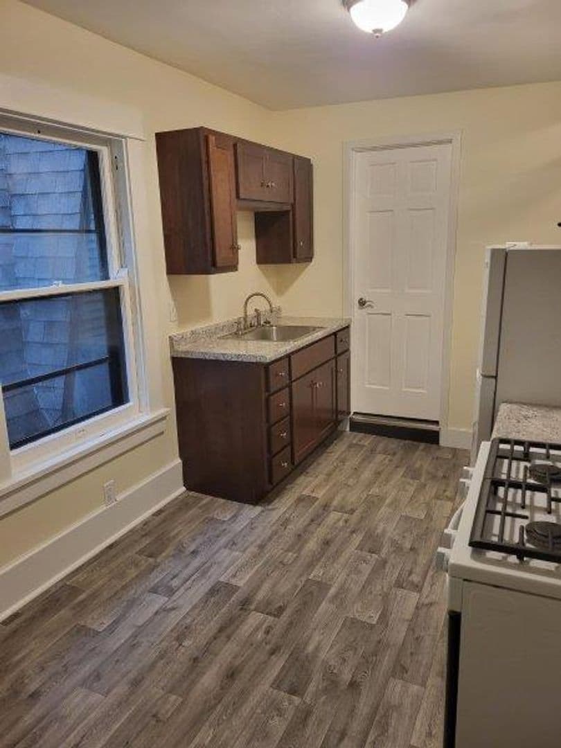 Madison Apartment: 11 North Franklin Street