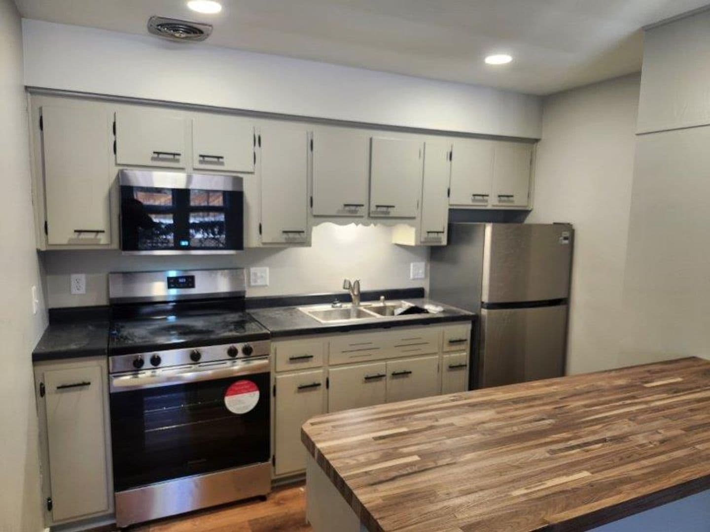 Monona Apartment: 3909 Monona Drive