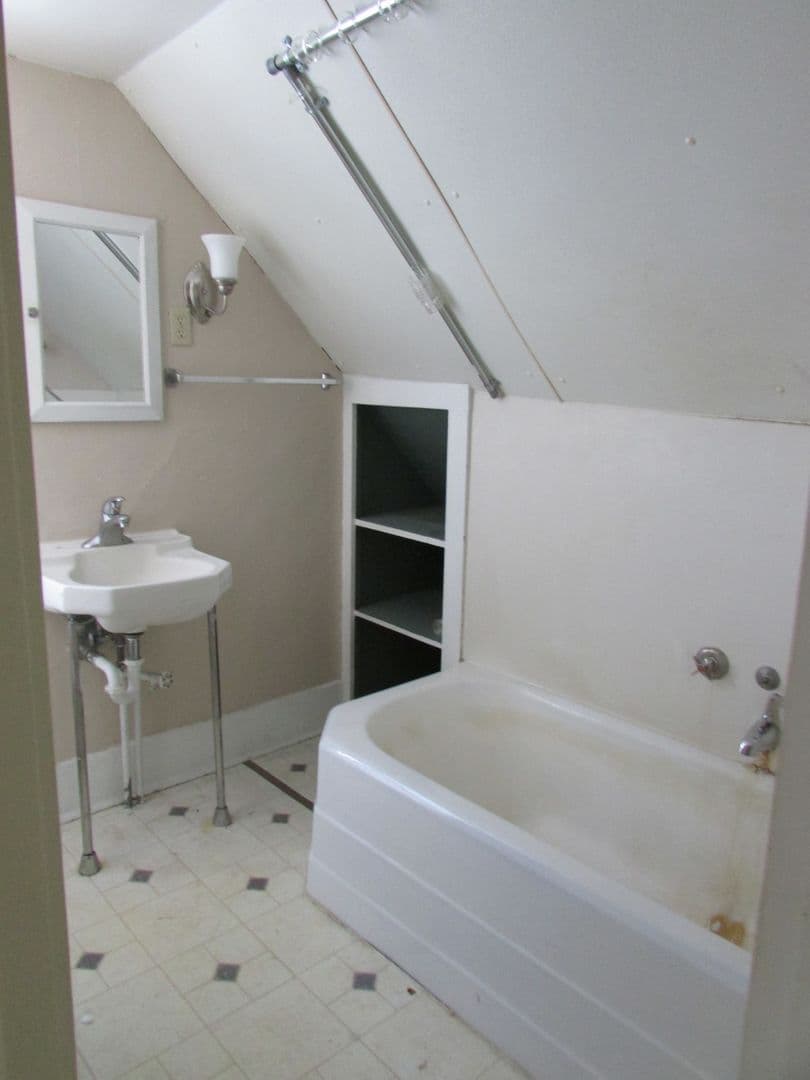 Madison Apartment: 11 North Franklin Street