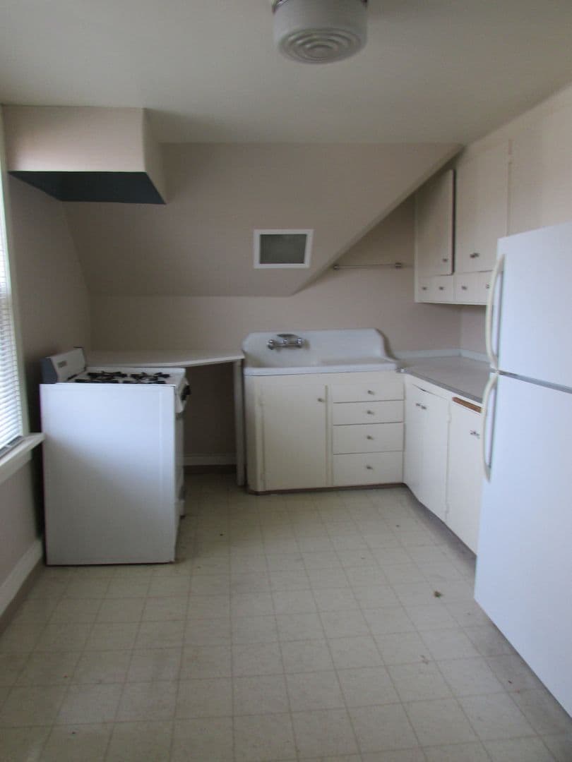 Madison Apartment: 11 North Franklin Street