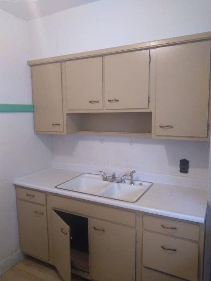 Madison Apartment: 1035 Spaight Street