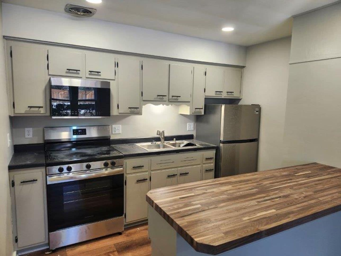 Monona Apartment: 3909 Monona Drive