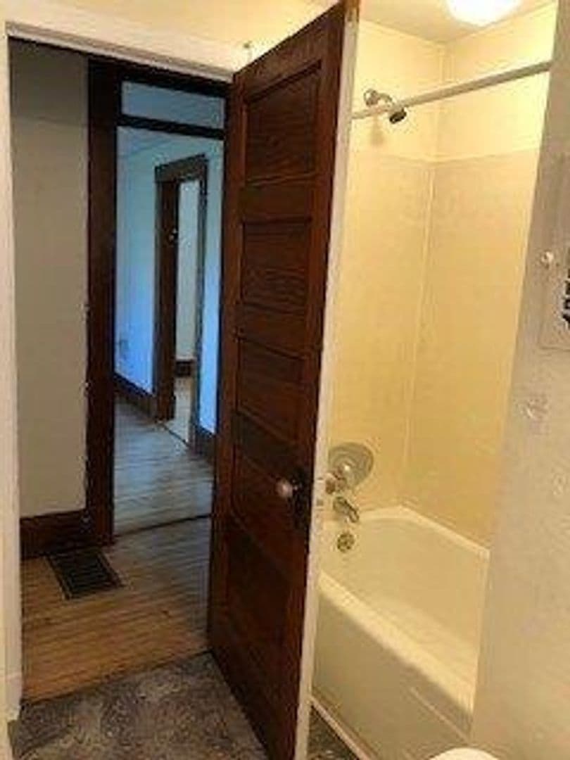 Madison Apartment: 11 North Franklin Street
