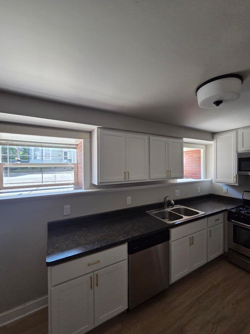 Madison Apartment: 222 North Hamilton Street
