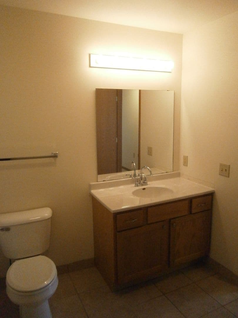 Madison Apartment: 6949 Schroeder Road