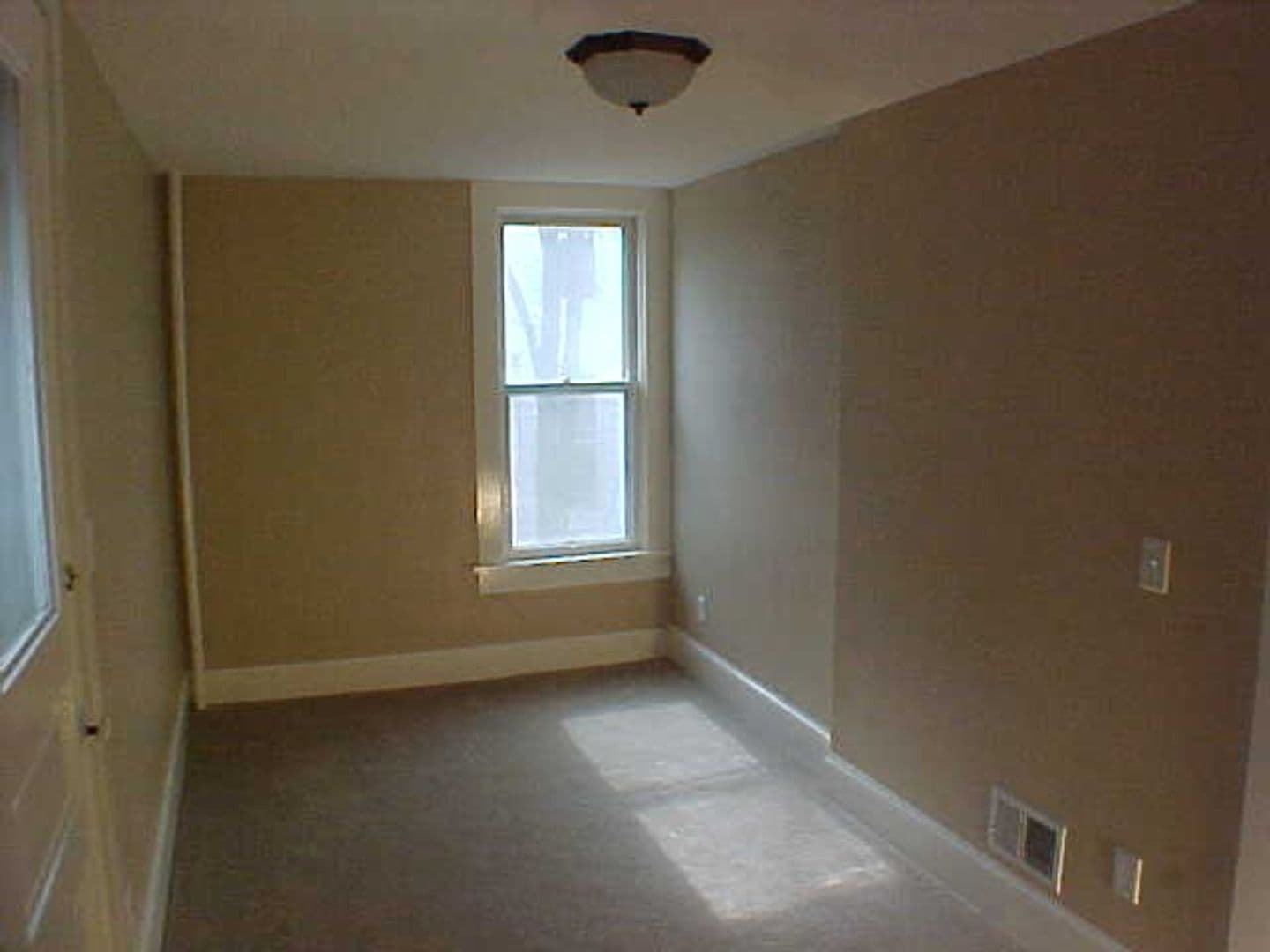 Madison Apartment: 215 East Mifflin Street