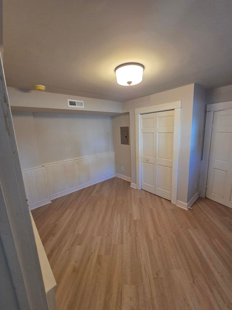 Madison Apartment: 222 North Hamilton Street