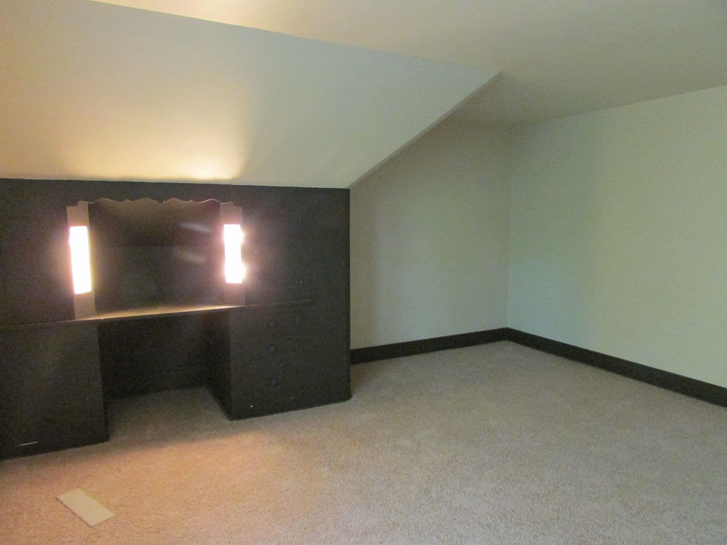Madison Apartment: 11 North Franklin Street