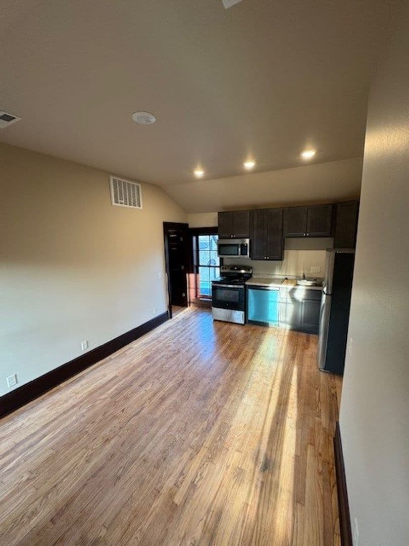 Madison Apartment: 116 East Gorham Street