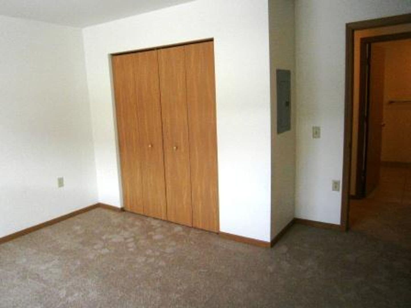 Madison Apartment: 6949 Schroeder Road