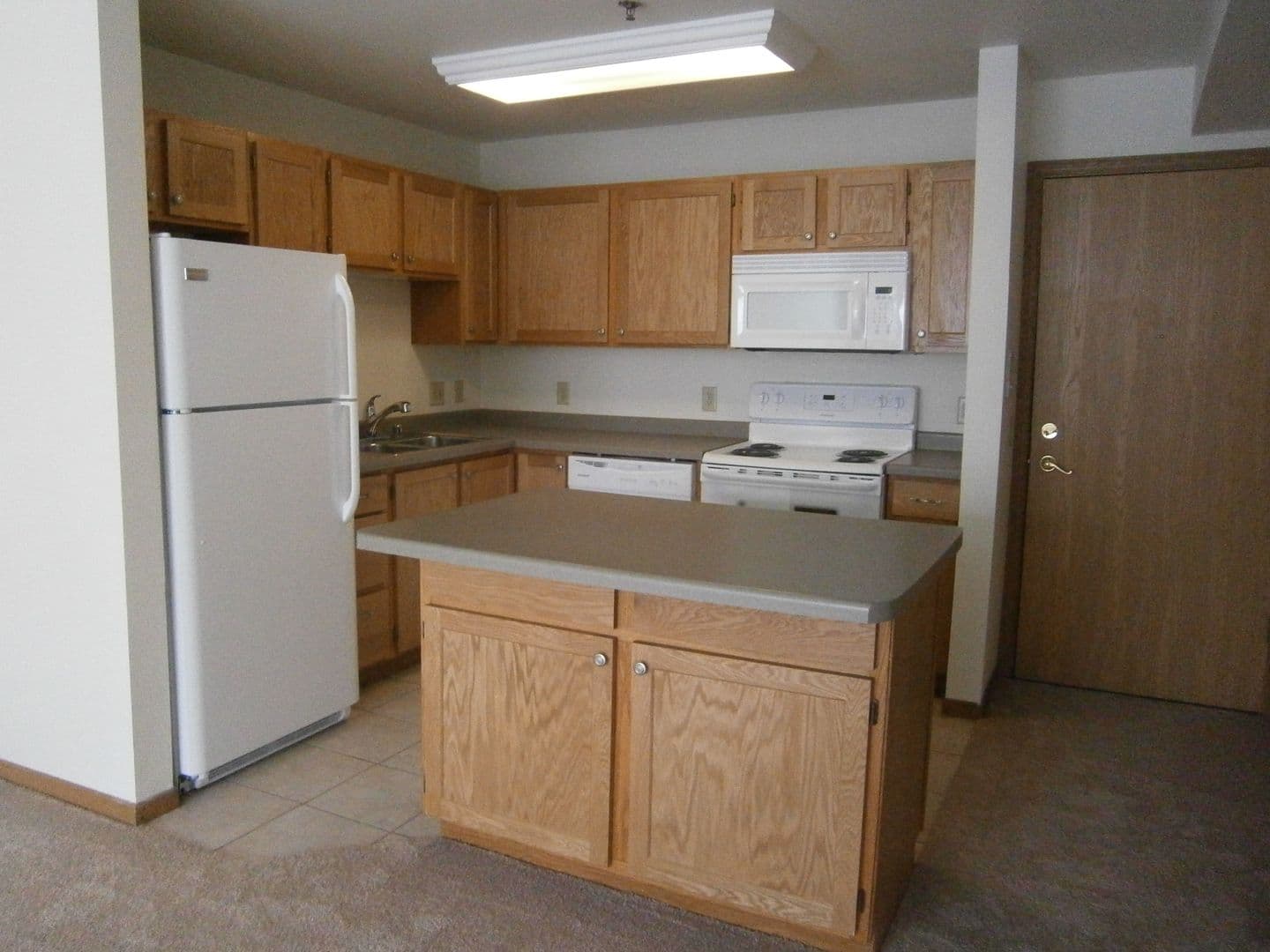 Madison Apartment: 6949 Schroeder Road