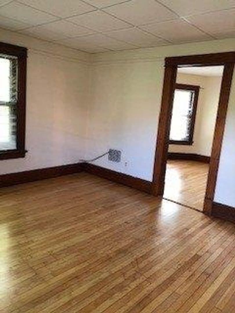 Madison Apartment: 11 North Franklin Street