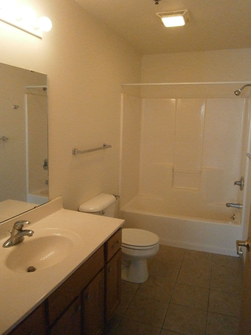 Madison Apartment: 6949 Schroeder Road