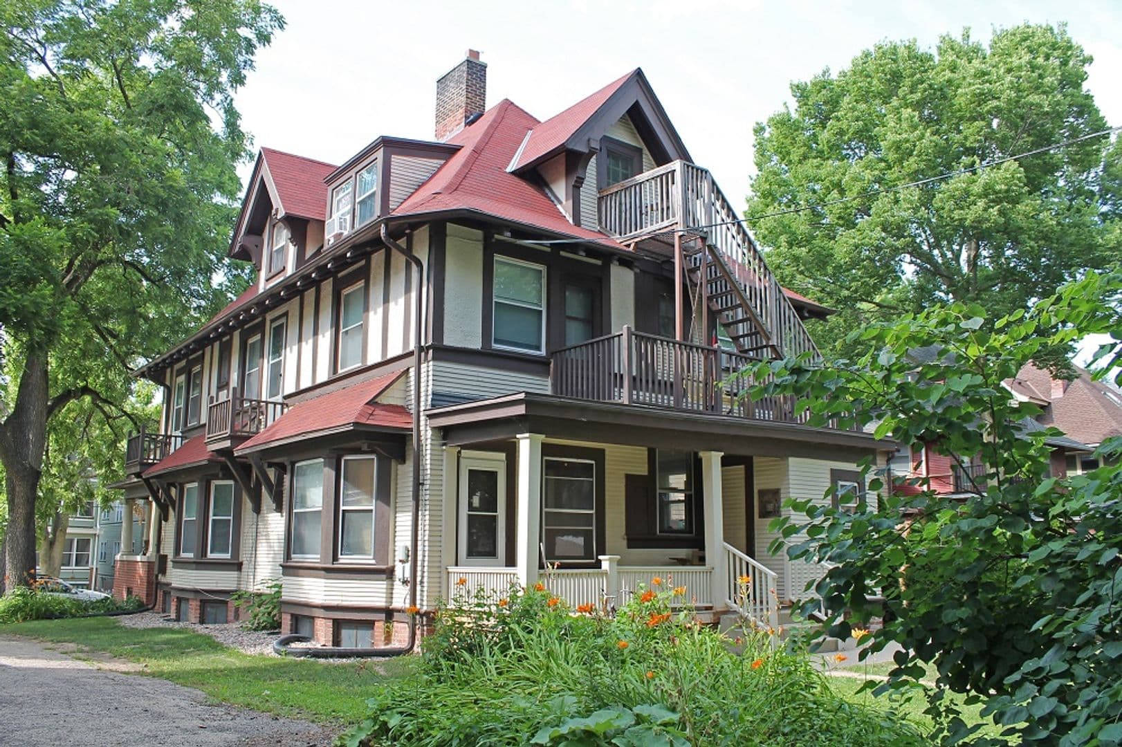 Madison Apartment: 1035 Spaight Street