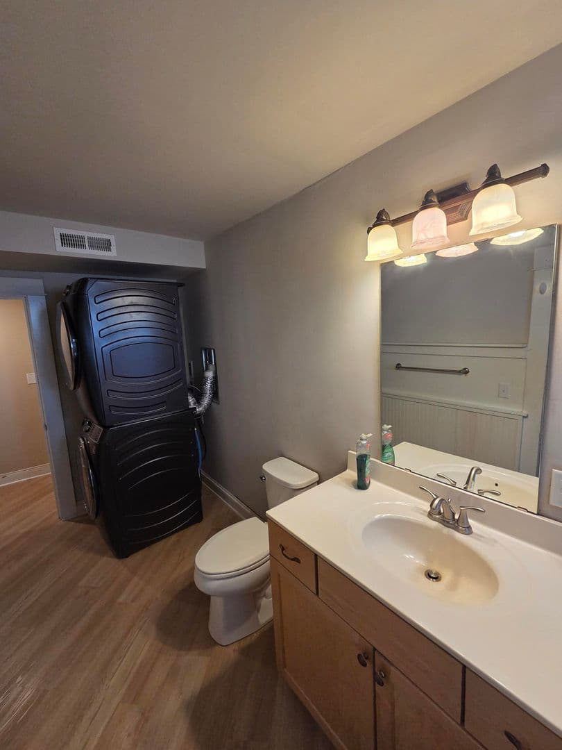 Madison Apartment: 222 North Hamilton Street