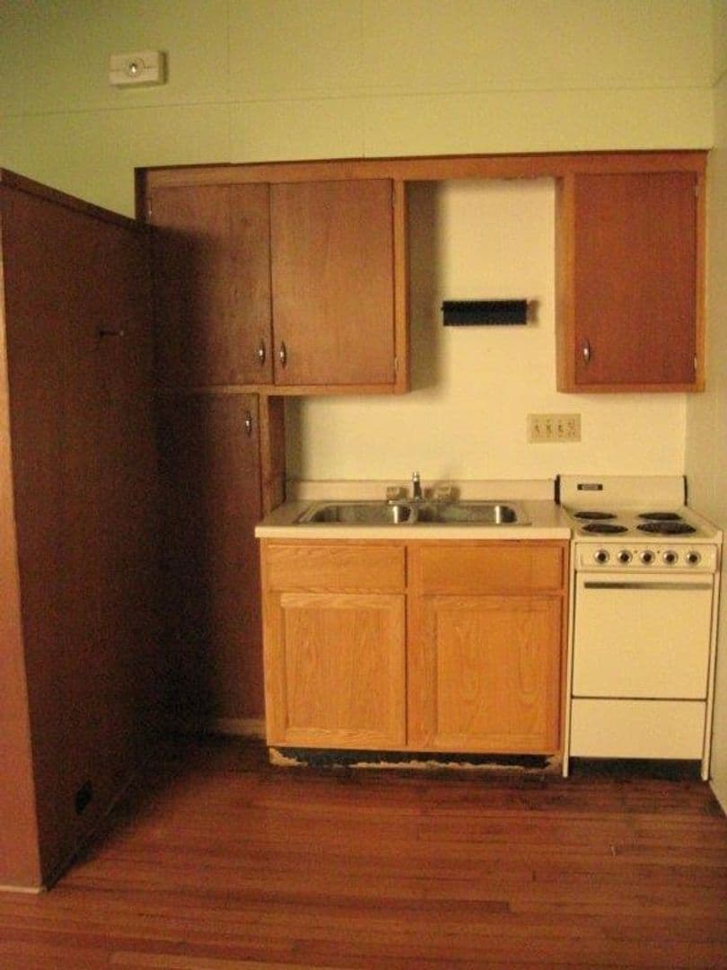 Madison Apartment: 529 North Pinckney Street