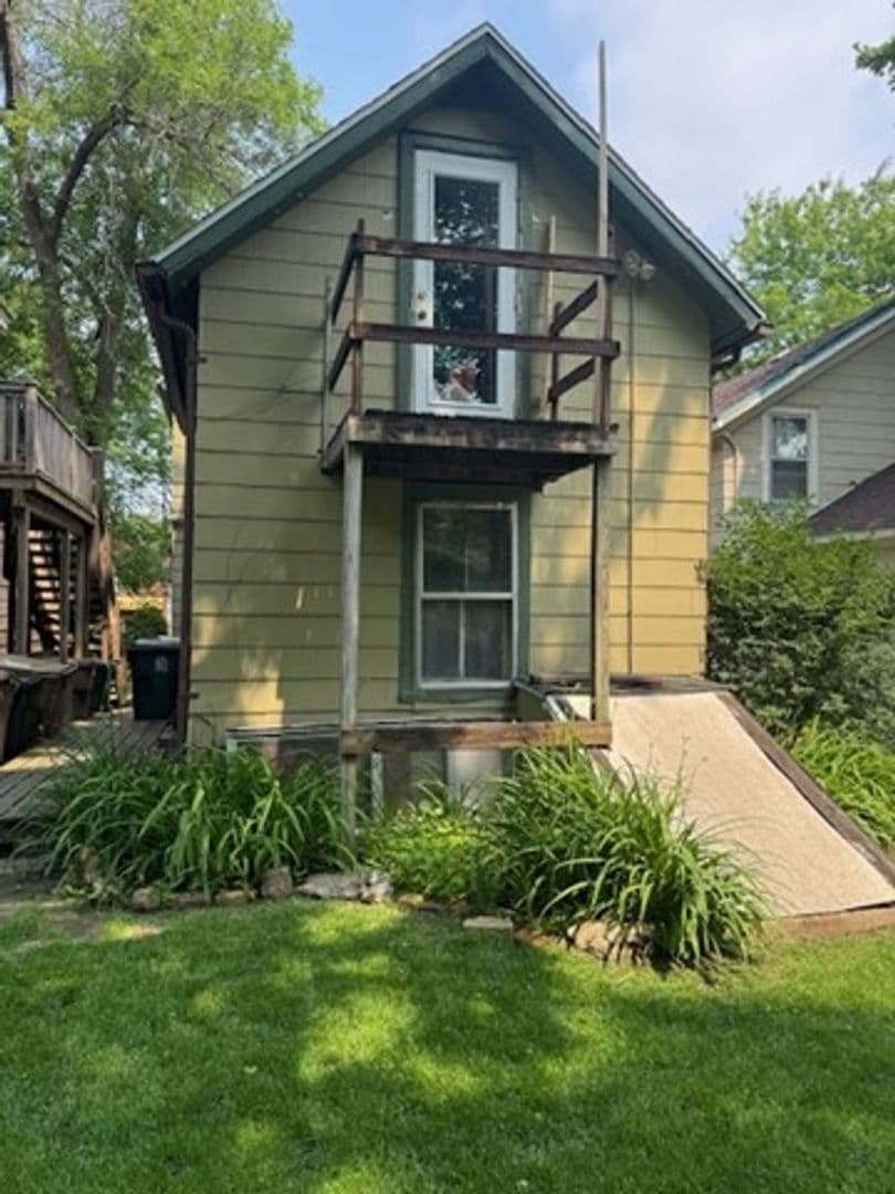 Madison Apartment: 1145 Williamson Street