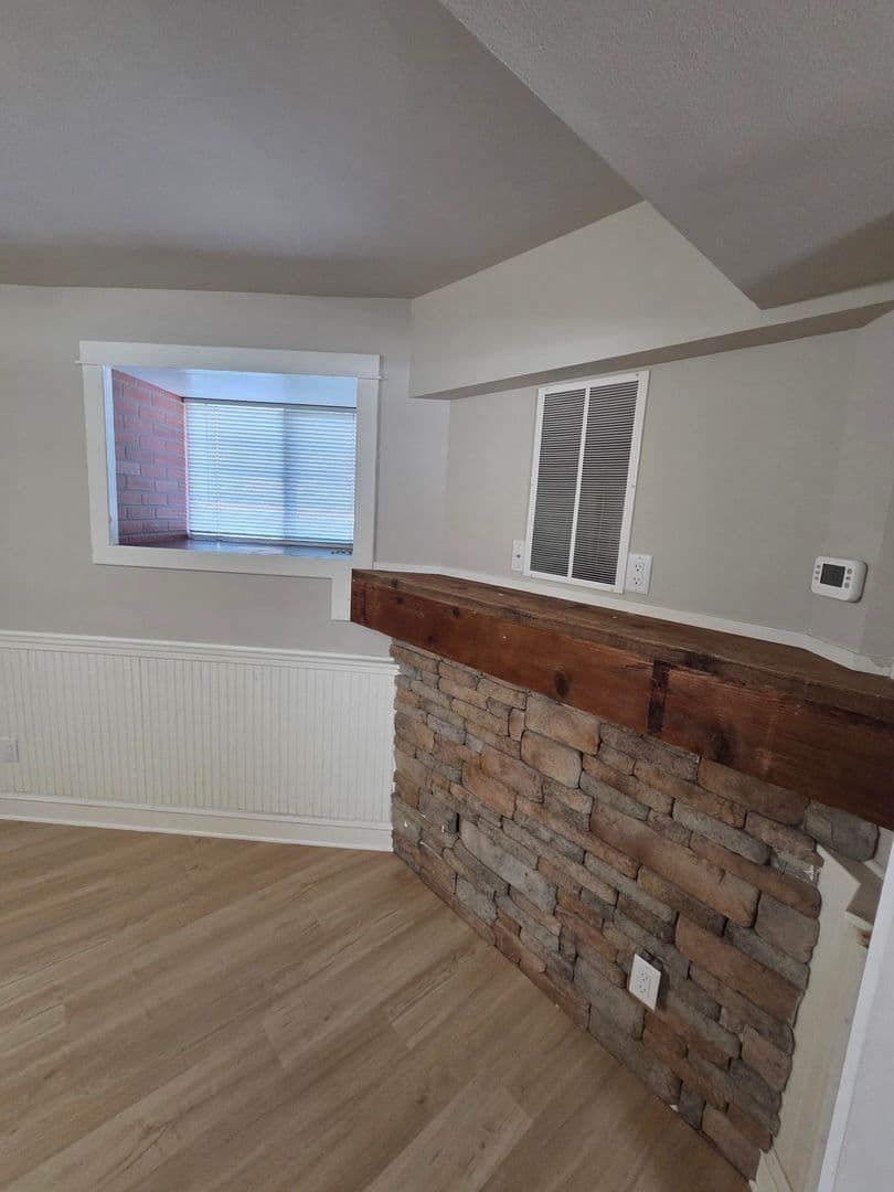 Madison Apartment: 222 North Hamilton Street