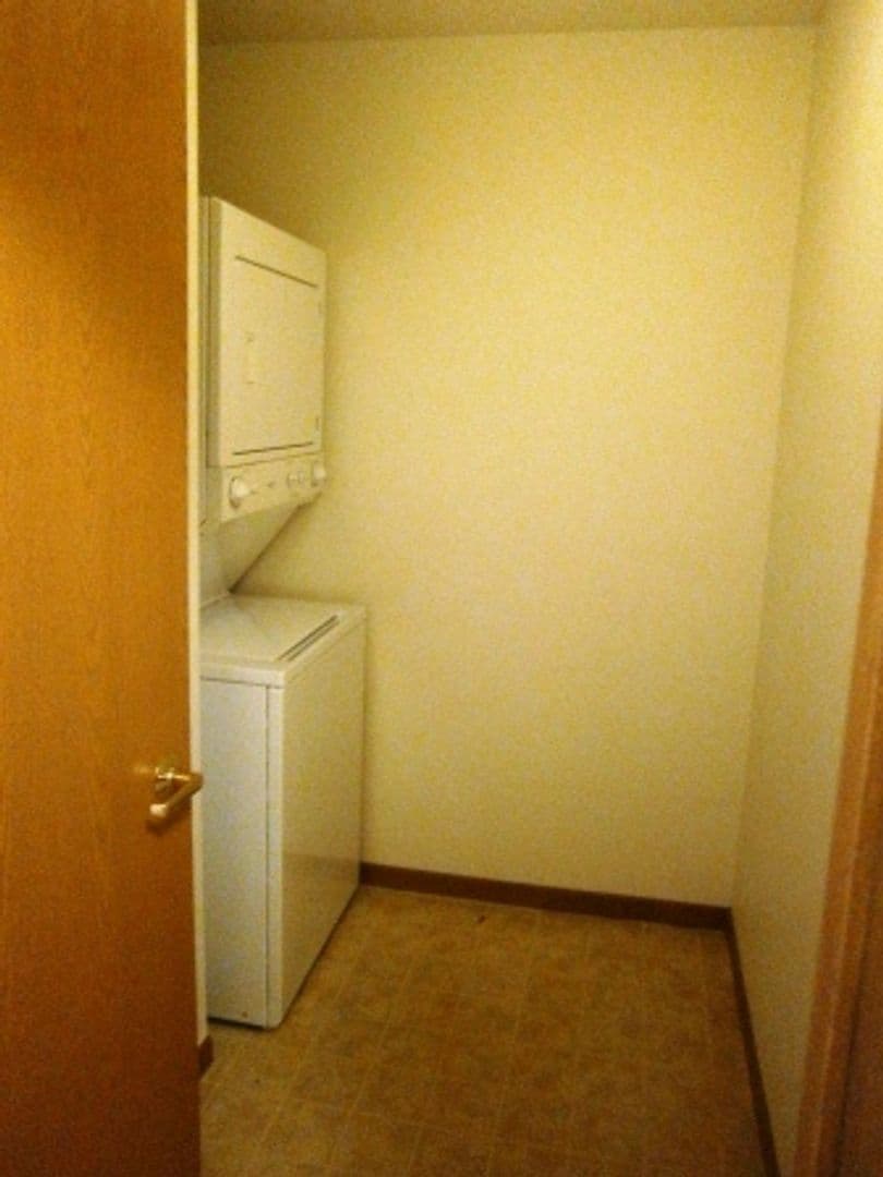 Madison Apartment: 6949 Schroeder Road