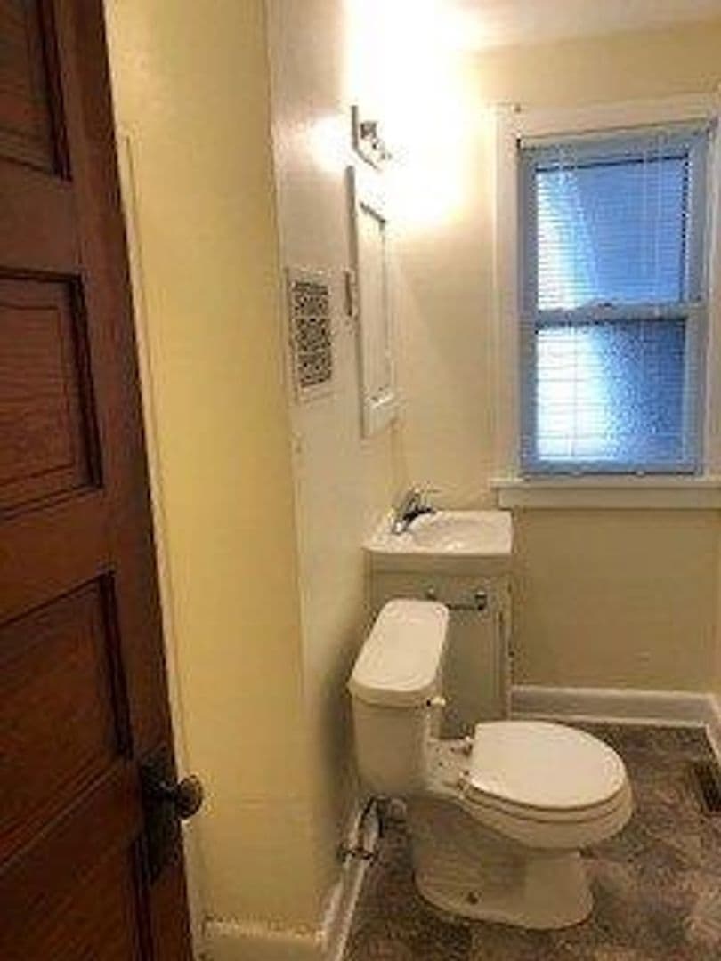 Madison Apartment: 11 North Franklin Street