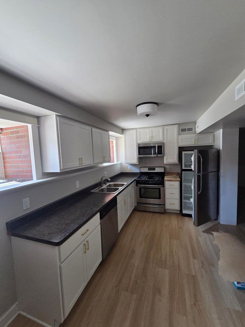 Madison Apartment: 222 North Hamilton Street