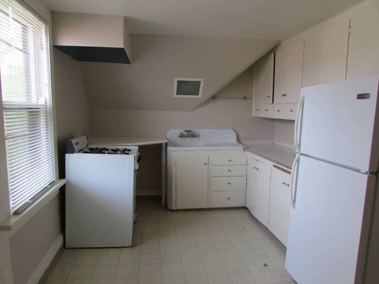 Madison Apartment: 11 North Franklin Street